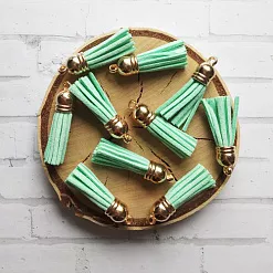 Набор украшений "Кисточки мятные с золотым колпачком" Набор украшений "Кисточки мятные с золотым колпачком"