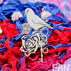 Украшение из чипборда "Птичка на розах" (Fantasy) Украшение из чипборда "Птичка на розах" (Fantasy)
