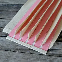 Переплет на 6 разворотов, цвет розовый, длина 25 см 