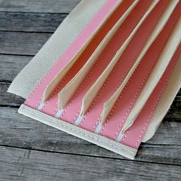 Переплет на 6 разворотов, цвет розовый, длина 25 см 