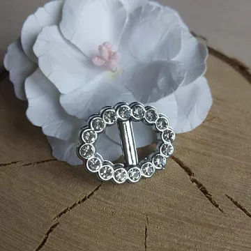 Акриловое украшение со стразами "Пряжка серебряная. Овал", 2,4х1,8 см, 1 шт